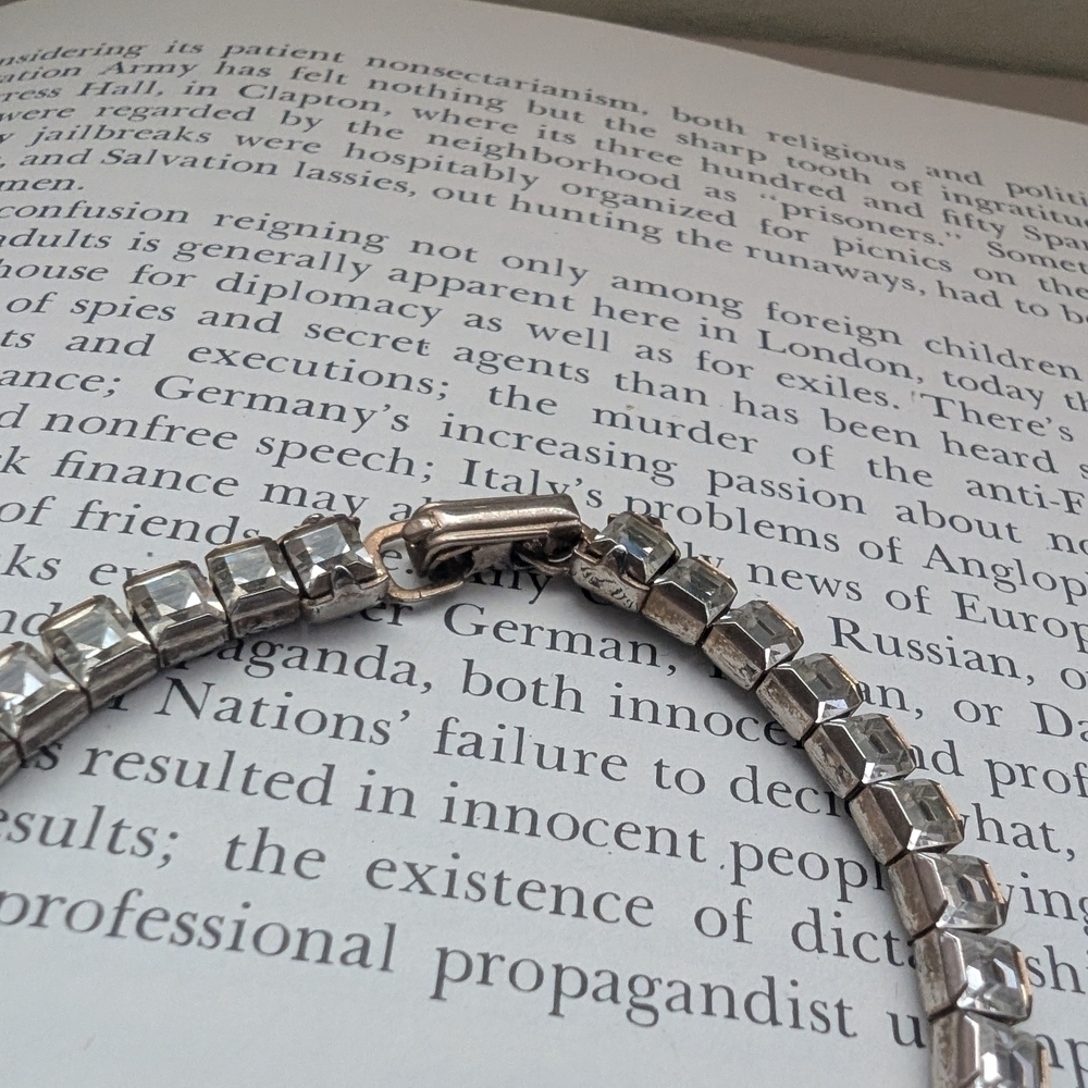 Elegant Silver Rhinestone Bracelet - Picture 4 of 12